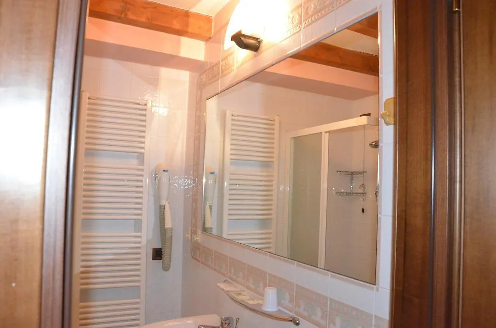 Hotel La Piazzetta Vidiciatico 3*,  Italia