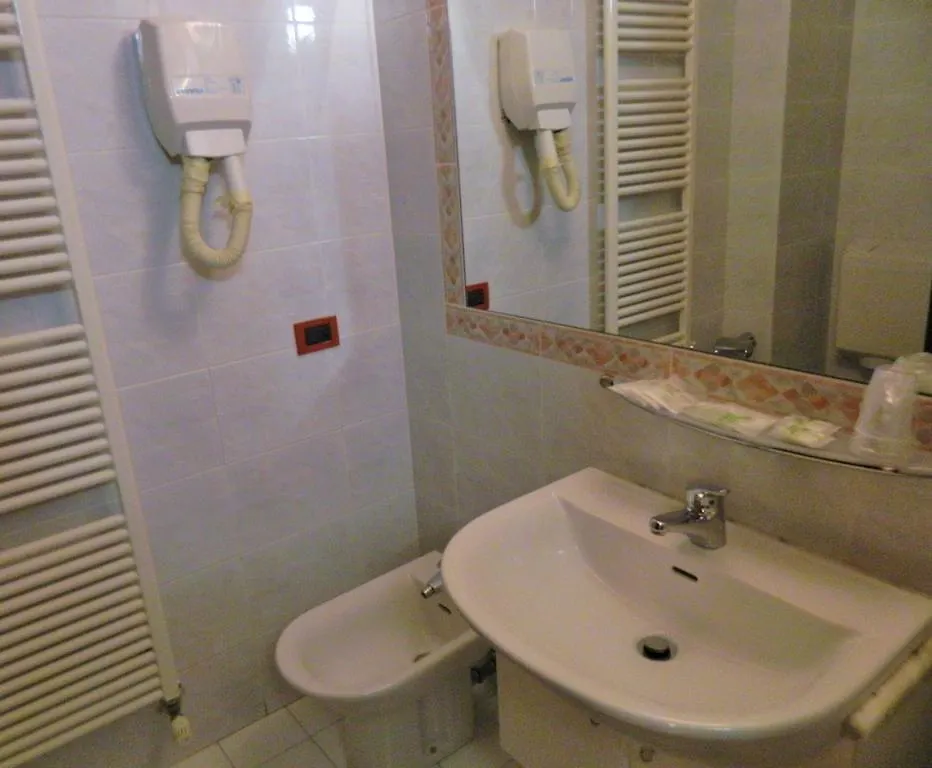 Hotel La Piazzetta Vidiciatico 3*,
